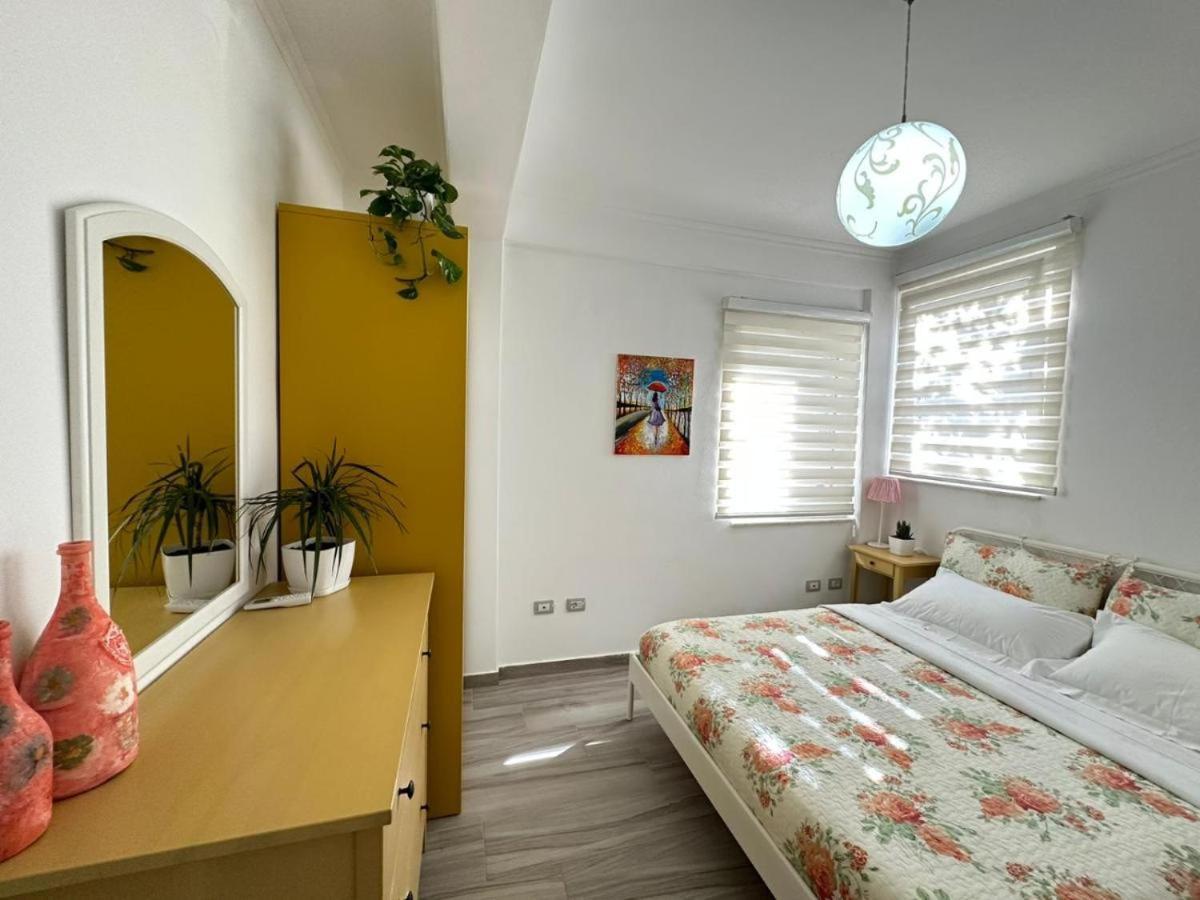 Sofia'S Holiday Apartment Vlorë Buitenkant foto